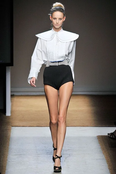 Look 30